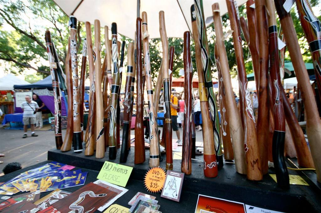 クオリティ ホテル ダーウィン エアポート 設備 写真 A selection of various types of didgeridoos